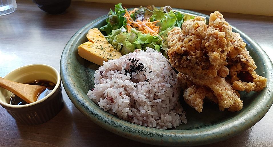 名物!若鶏の唐揚げプレート
