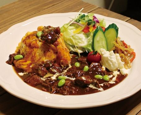 牛すじ煮込みのオムライス