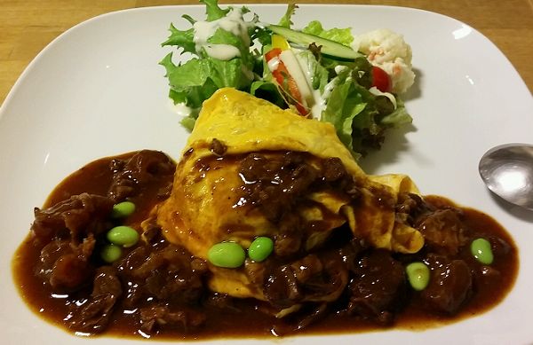 牛すじ煮込みのオムライス