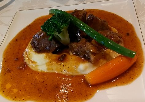 本日の肉料理(仔羊の煮込みマッシュポテト添え)