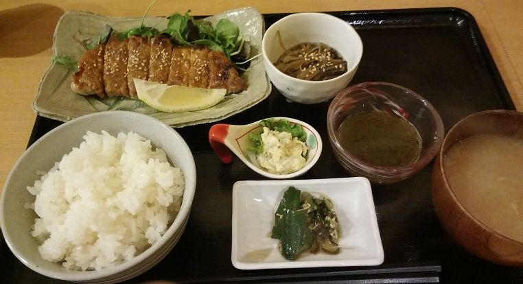 日替り定食(豚ロースごま味噌焼き)