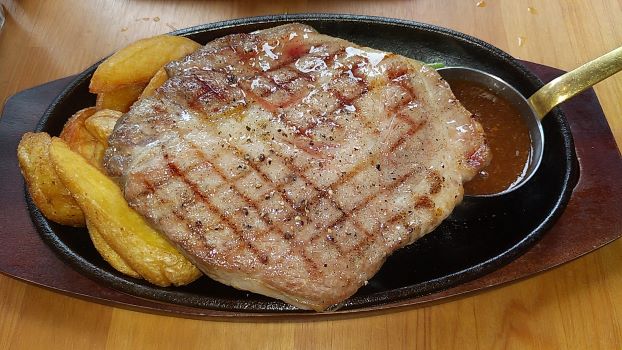 和豚もち豚の鉄板ステーキ