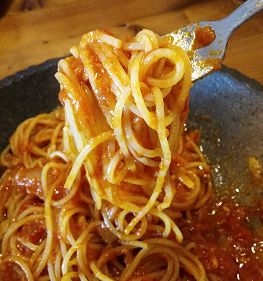 トマトソースパスタ
