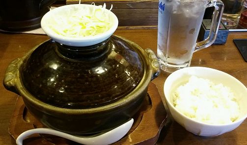 土鍋麻婆味噌ラーメン配膳時の様子