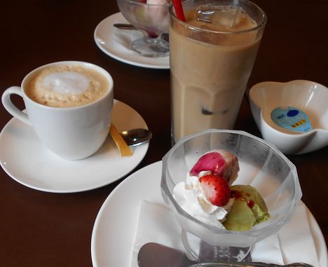 ドリンクとデザートセット