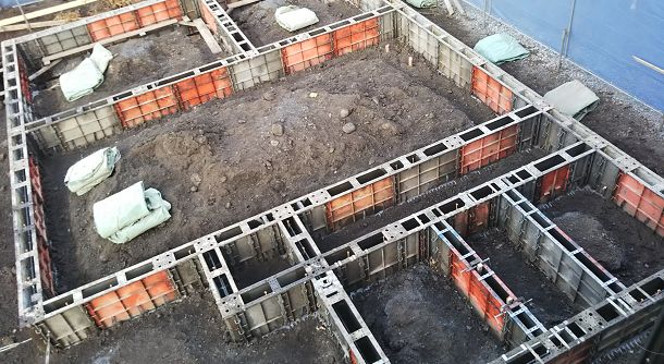 基礎の型枠が完了